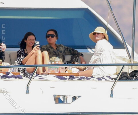 Nina Dobrev nude photo 5