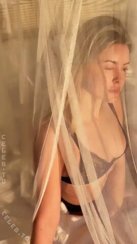 Nina Ensmann nude photo 22