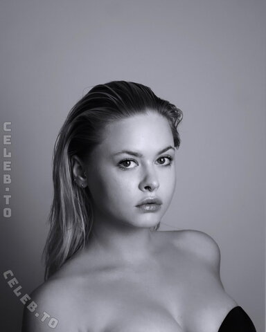 Nina Heller nude photo 6