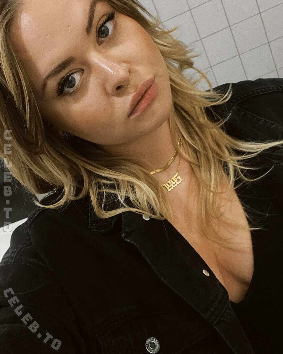 Nina Heller nude photo 1