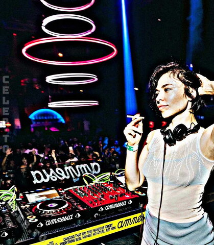 Nina Kraviz Sexy (1 photo)