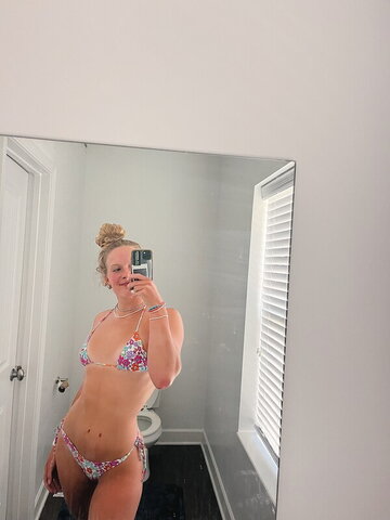 Nina Kucheran nude photo 3