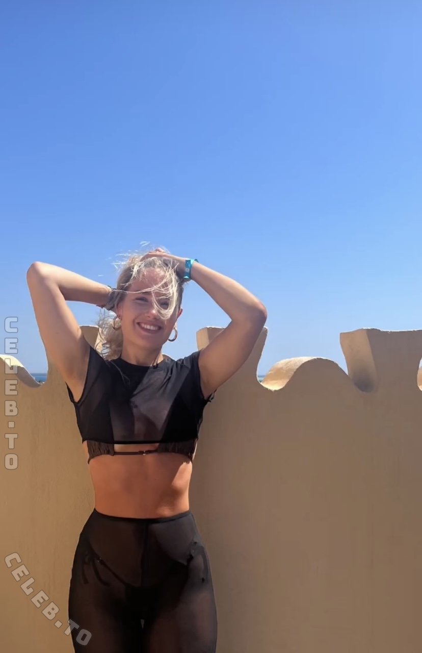 Ninailenna nude photo 1