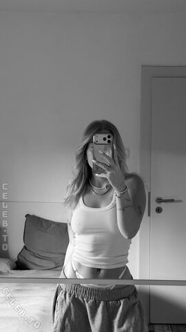 nina.kxs nude photo 4