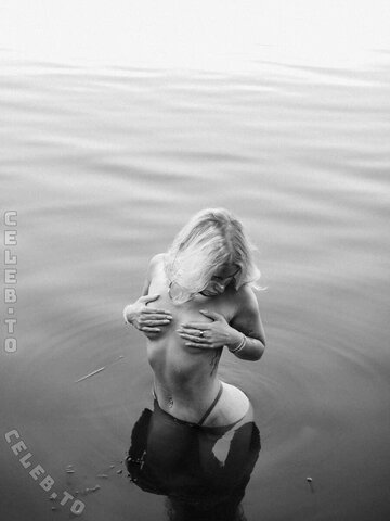 nina.kxs nude photo 1
