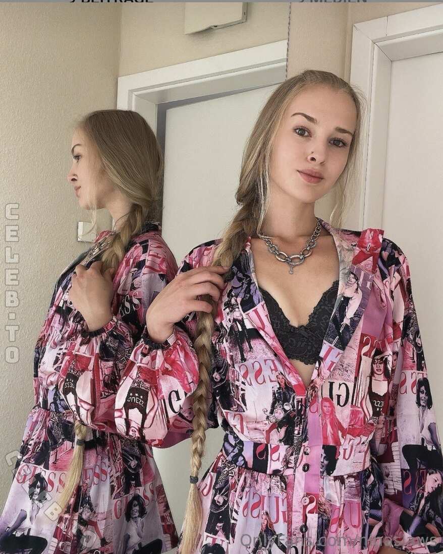 Ninaslaws nude photo 1