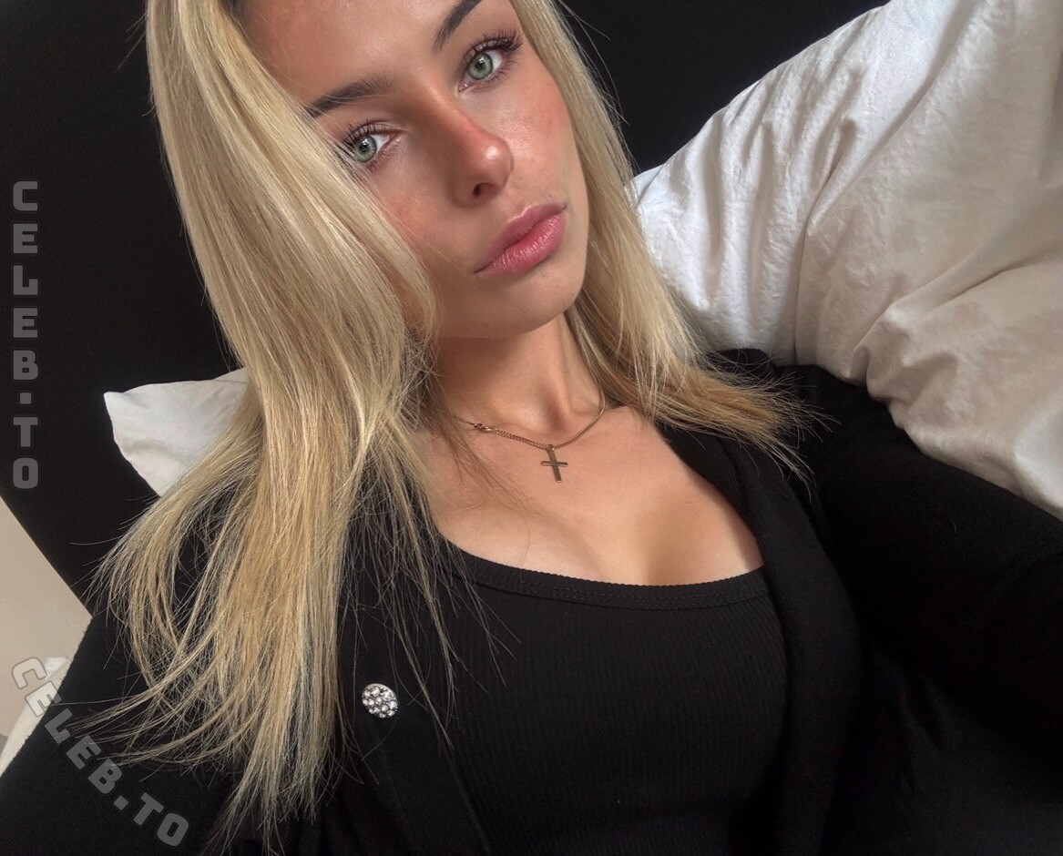 Ninechenmaus nude photo 2
