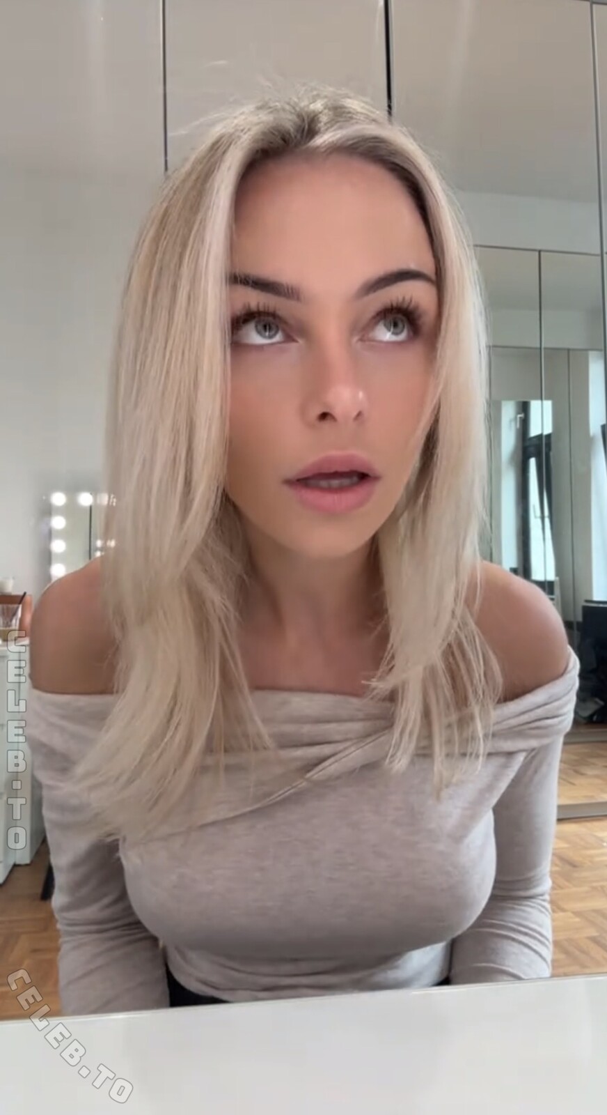 Ninechenmaus nude photo 2