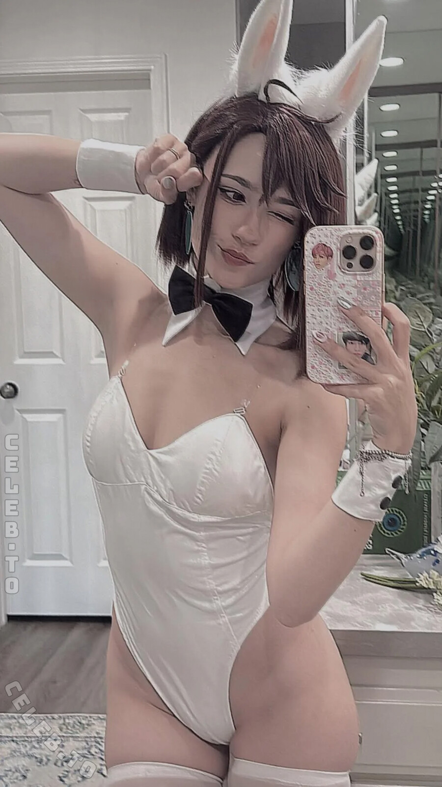 _nineiota nude photo 2