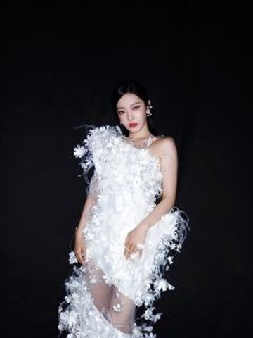 Ningning nude photo 15