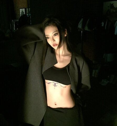 Ningning nude photo 8