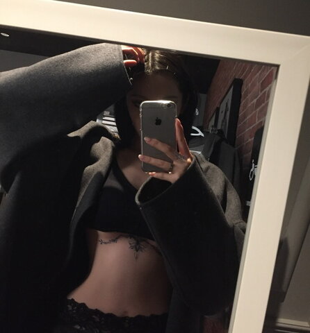 Ningning nude photo 4