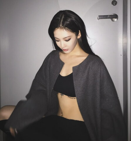 Ningning nude photo 2