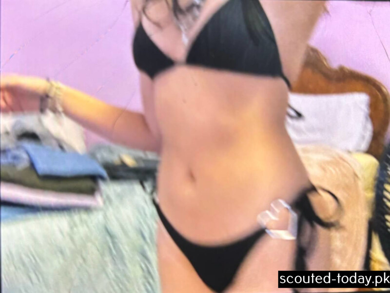 Niya Sengkeo nude photo 3