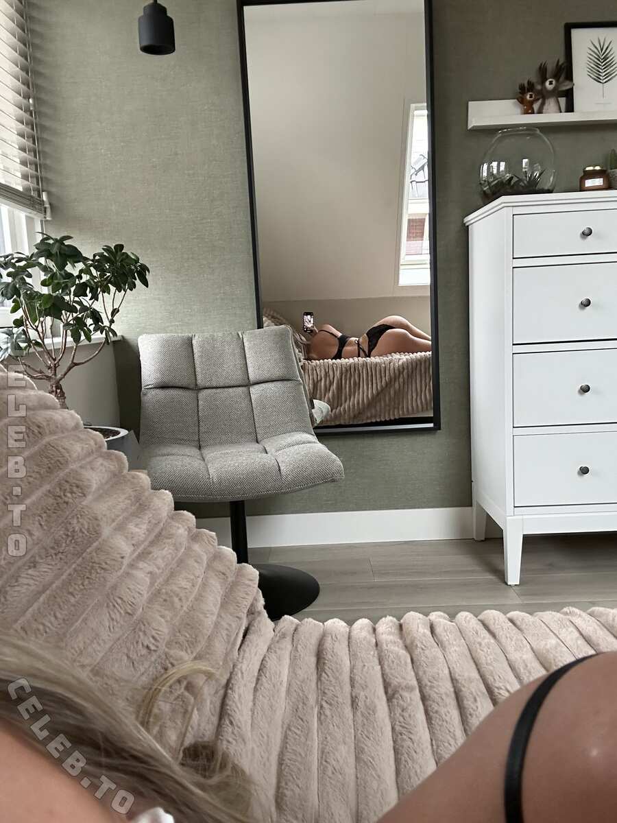 noa.mnk nude photo 2