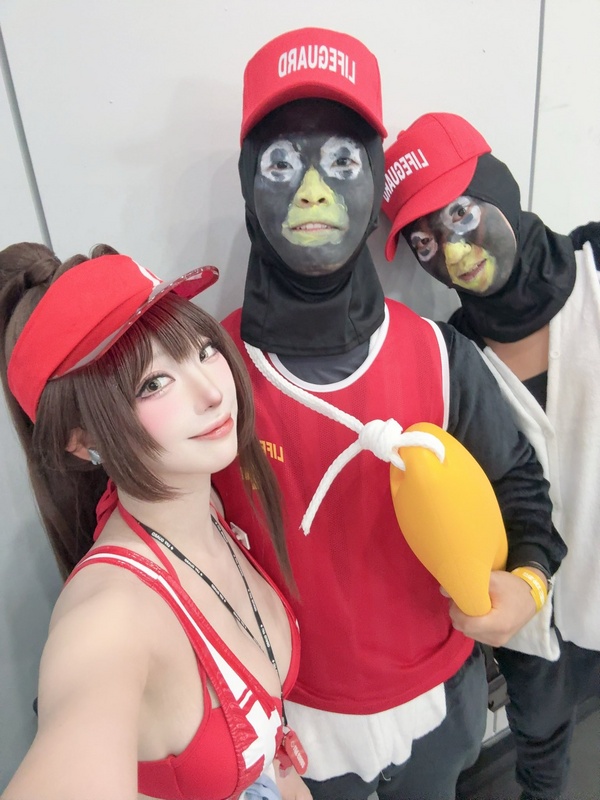 NOE nude photo 2