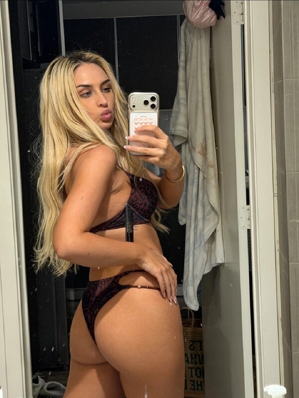Noelle Hear nude photo 2