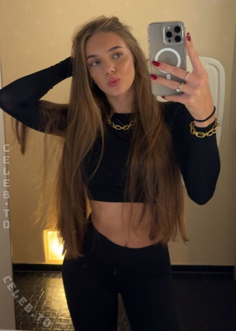 Noelle Puchinger nude photo 20