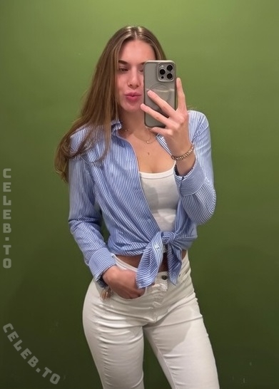 Noelle Puchinger nude photo 12