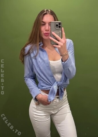 Noelle Puchinger nude photo 7