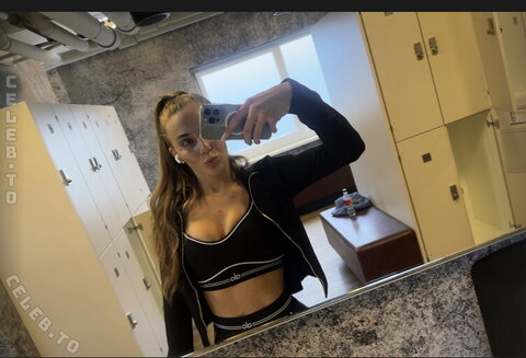 Noelle Puchinger nude photo 18