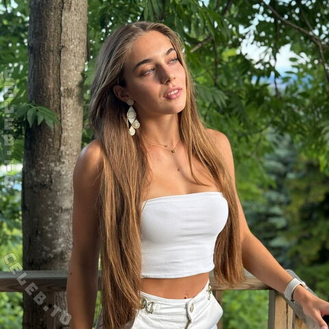 Noelle Puchinger nude photo 3