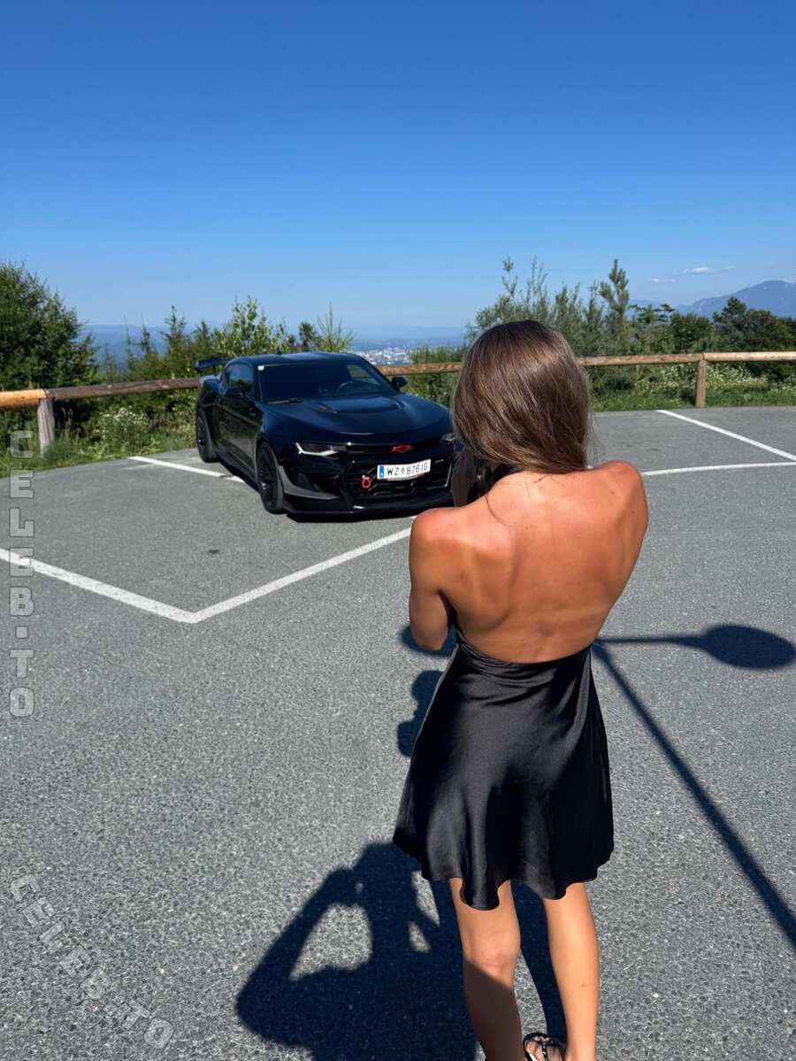 Noelle Puchinger nude photo 2