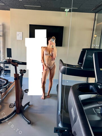 Noelle Puchinger New (3 photos)
