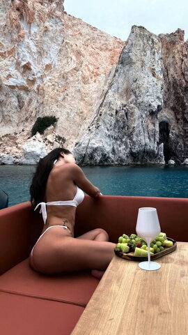 Noemi Demeter Sexy (2 photos)