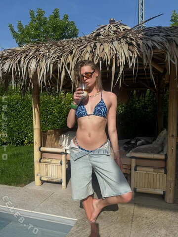 Noemi Peschel nude photo 2