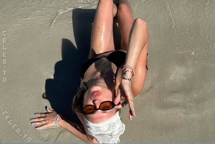 Noemi Peschel nude photo 2