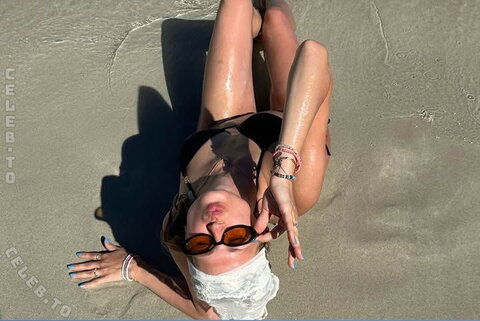 Noemi Peschel nude photo 1