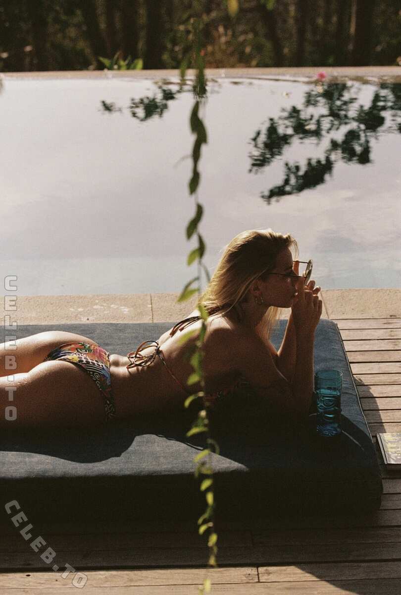 Noemie Neuens nude photo 15