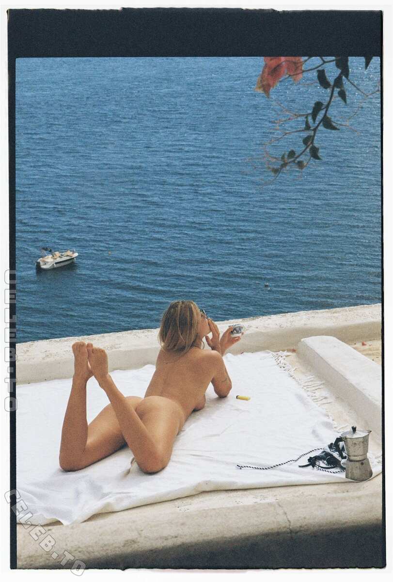 Noemie Neuens nude photo 7