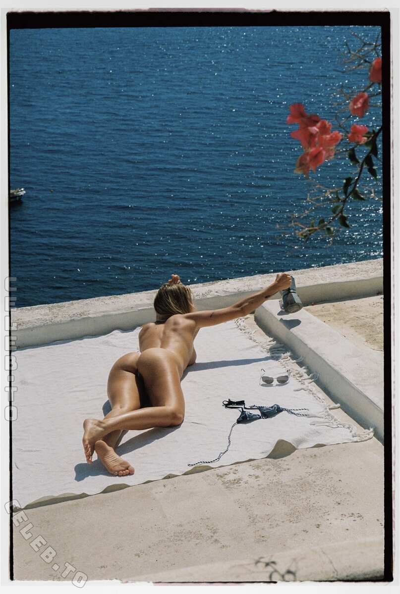 Noemie Neuens nude photo 9