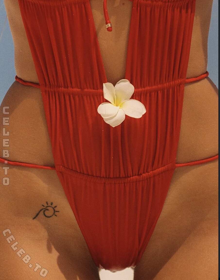 Noemie Neuens nude photo 7