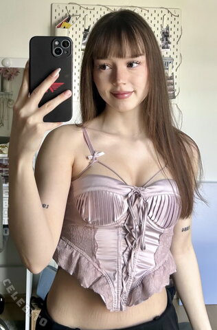 Nohyuukii nude photo 8