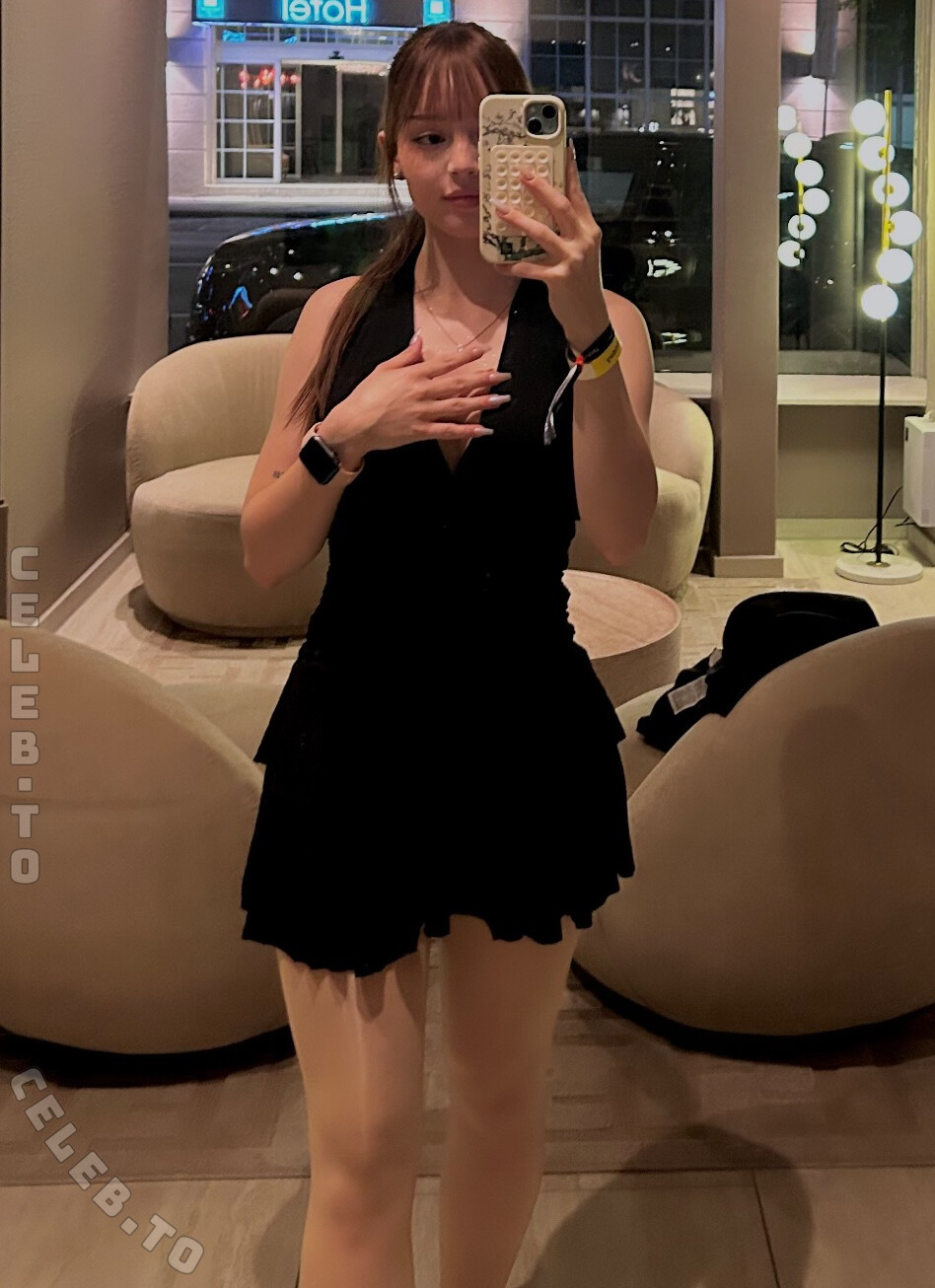 Nohyuukii nude photo 2