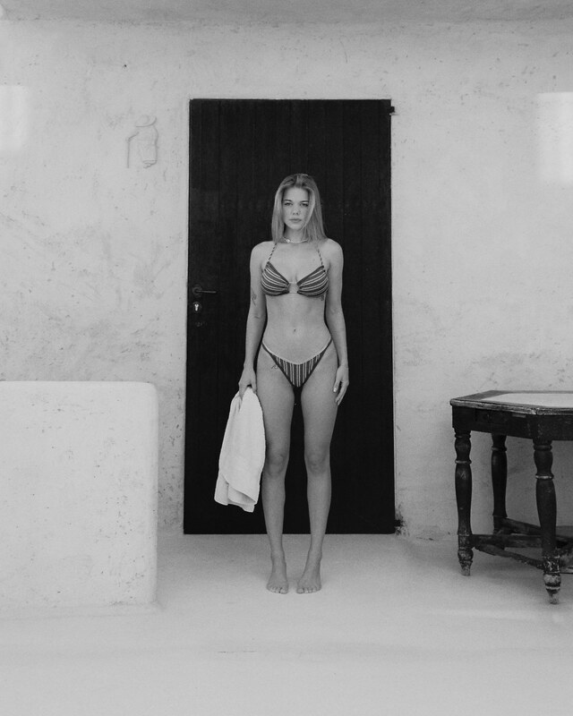 Noémie Neuens nude photo 11
