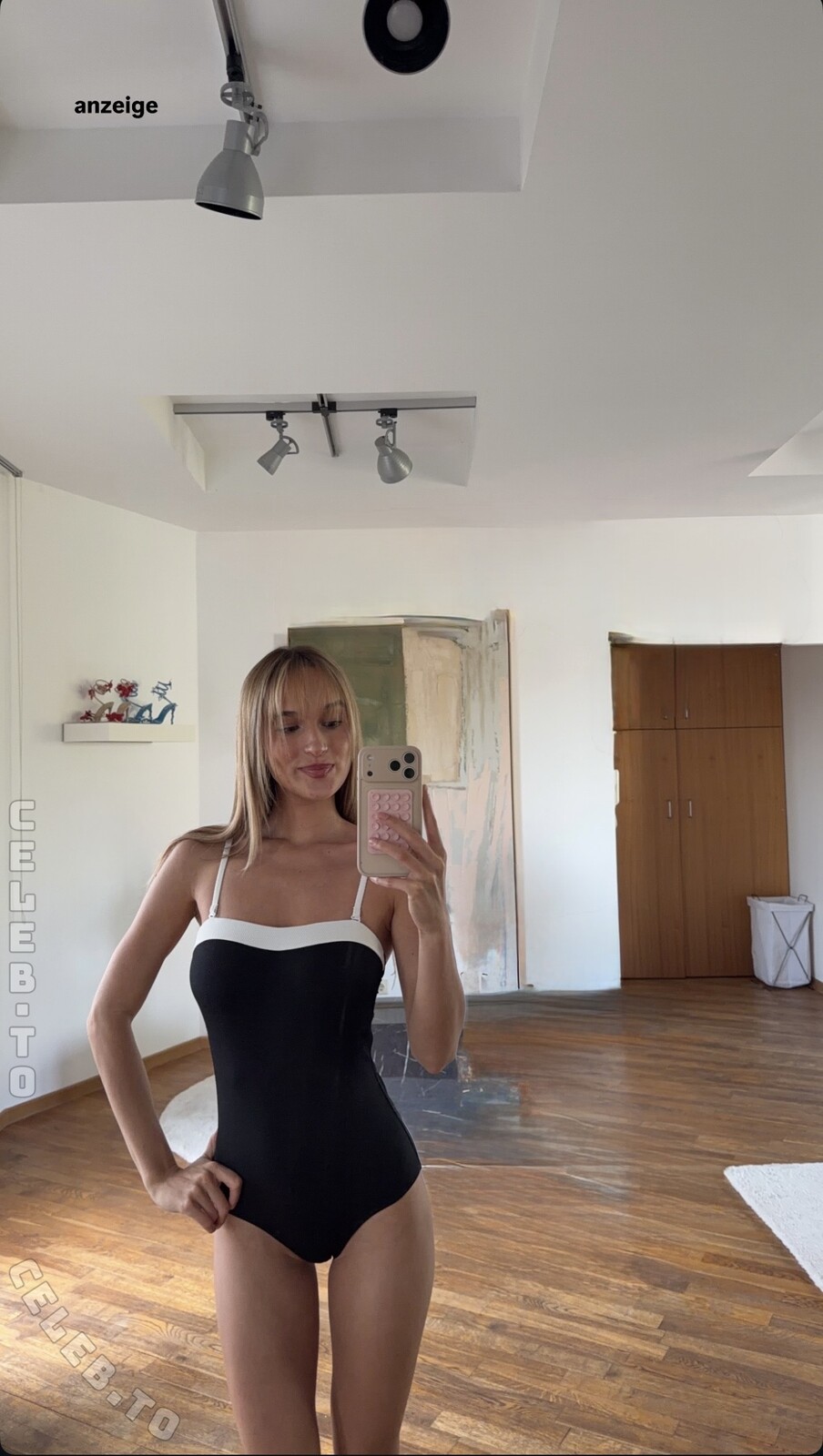 Nona kanal nude photo 1