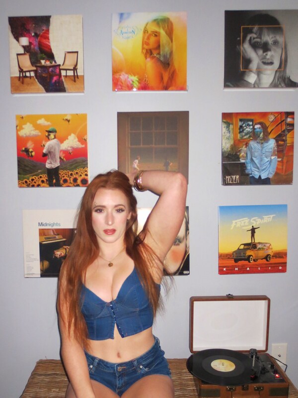 Notorious Mimi nude photo 9