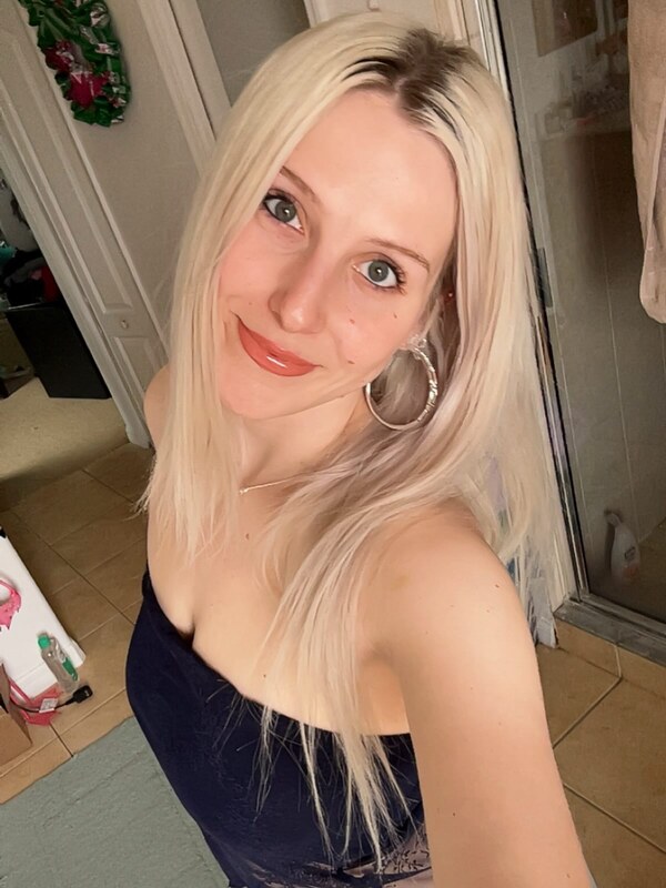 noturavgbl0nde nude photo 3