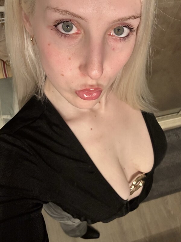 noturavgbl0nde nude photo 5