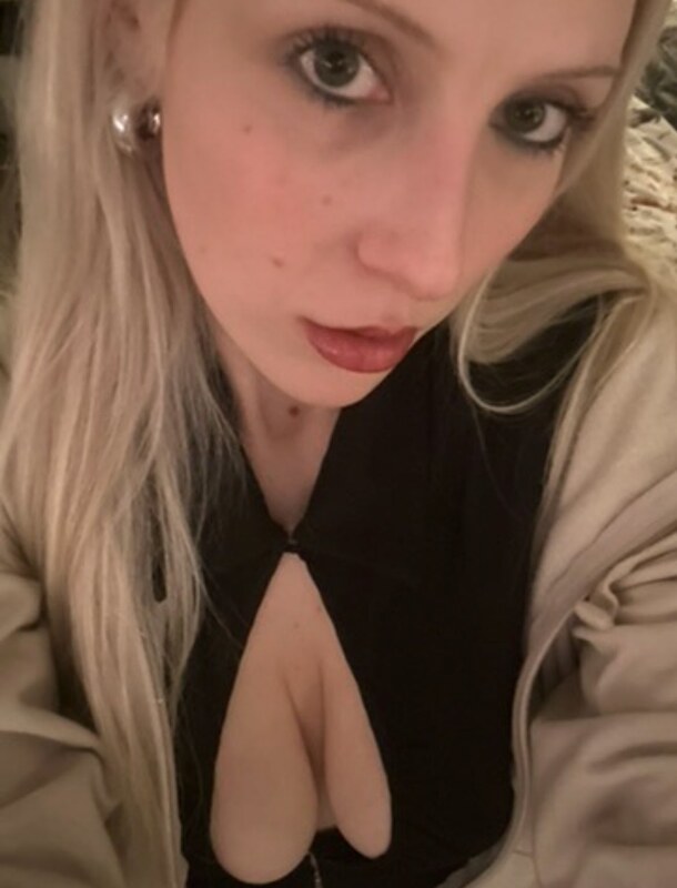 noturavgbl0nde nude photo 7