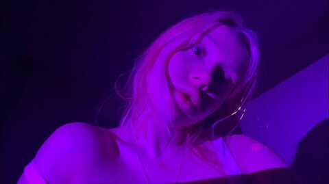 Notwifi nude photo 13