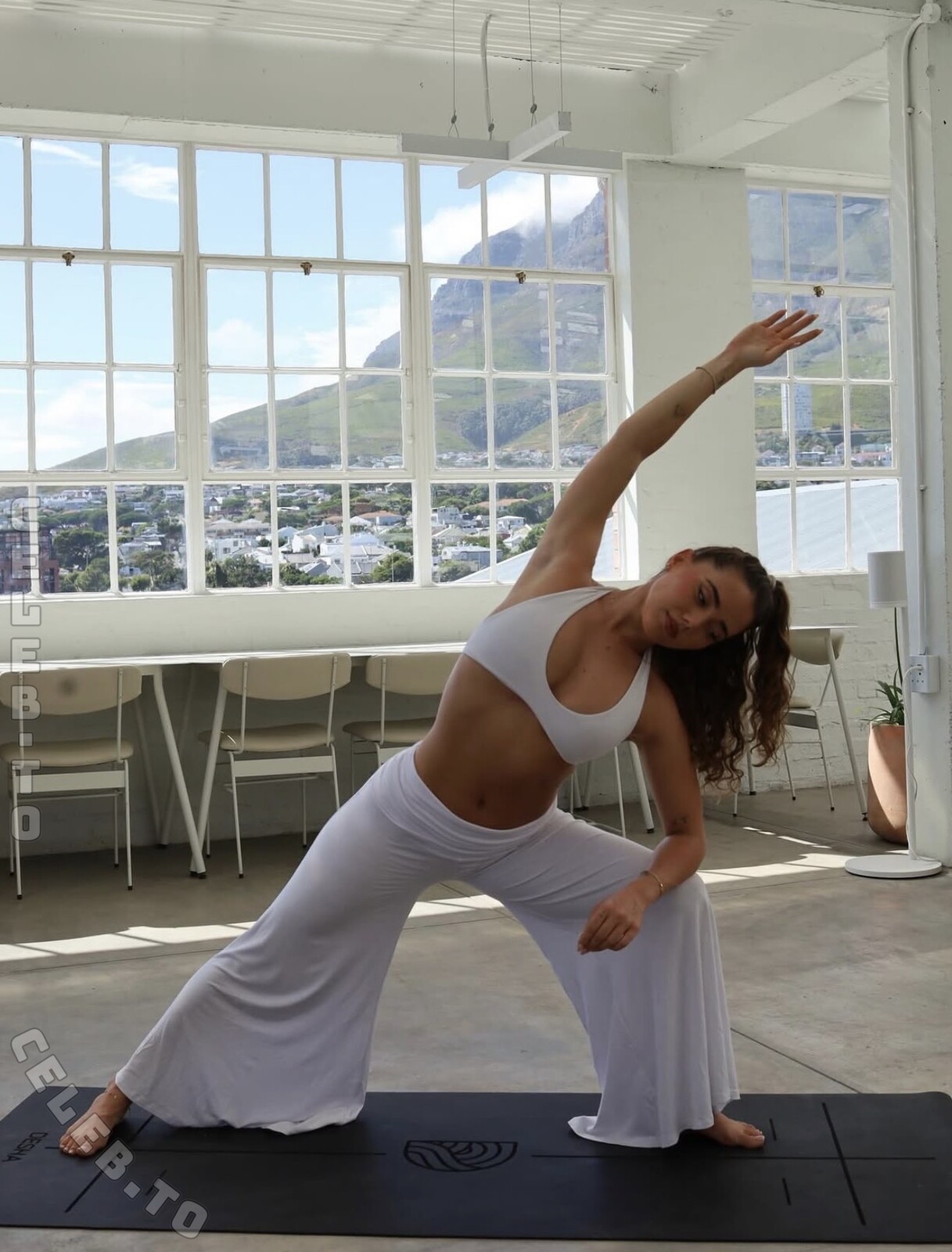 Nova Elodie Sarrailh nude photo 3