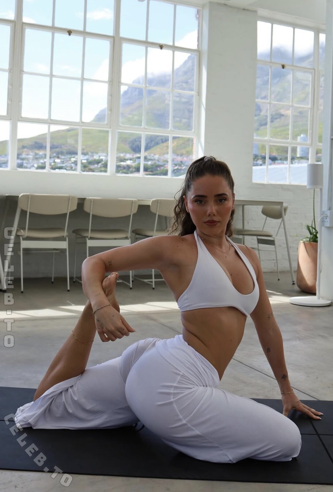 Nova Elodie Sarrailh nude photo 4