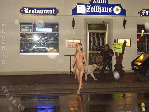 Nude in Public nude photo 1440