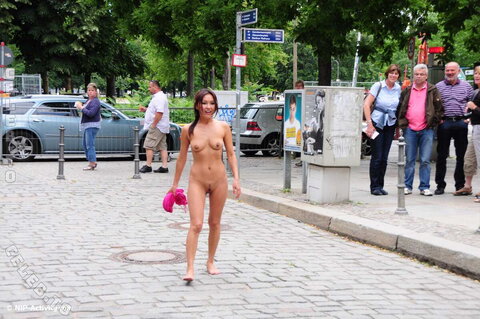 Nude in Public nude photo 1431