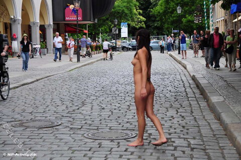 Nude in Public nude photo 595